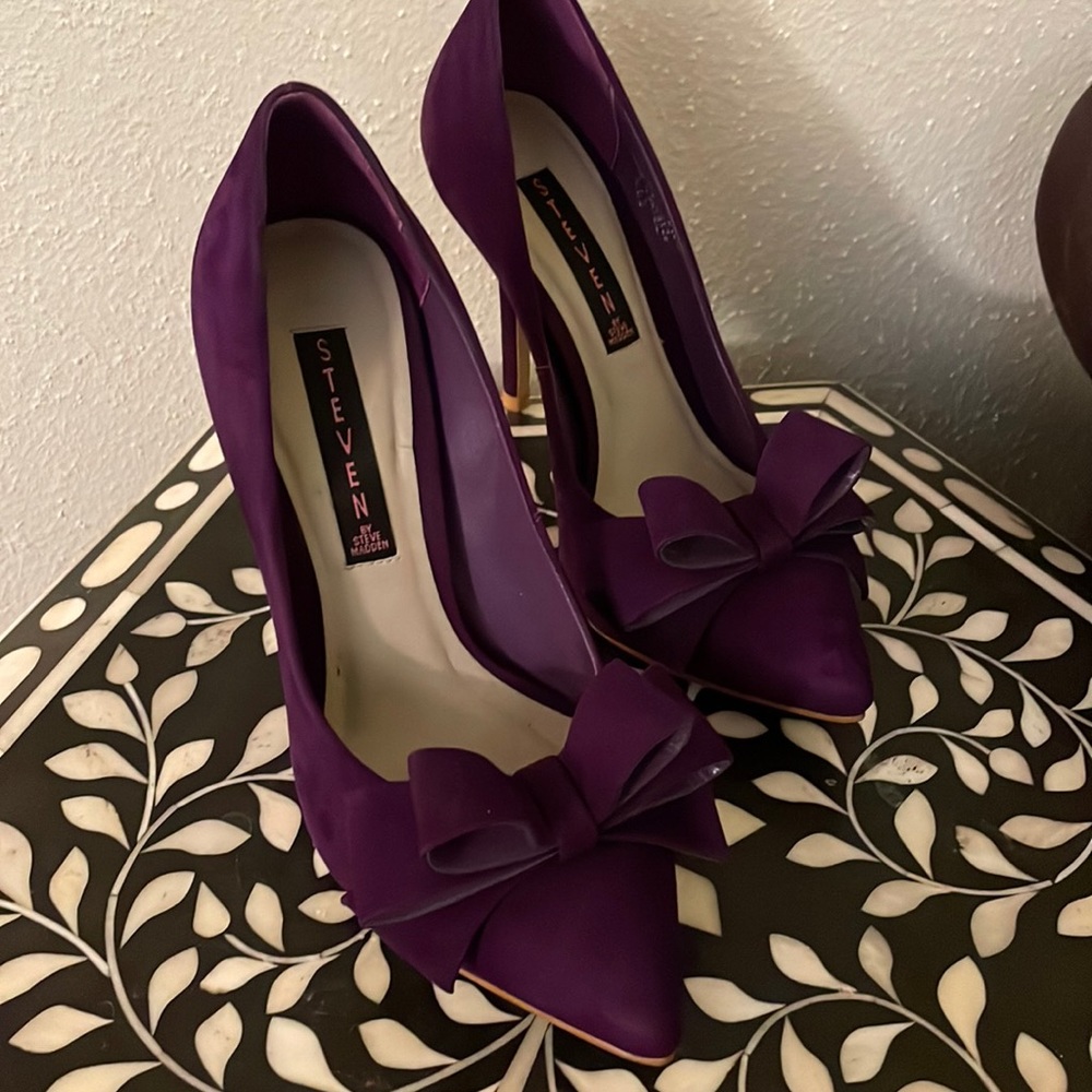 Steven by Steve Madden deep purple suede pumps with a suede bow tie toe.
